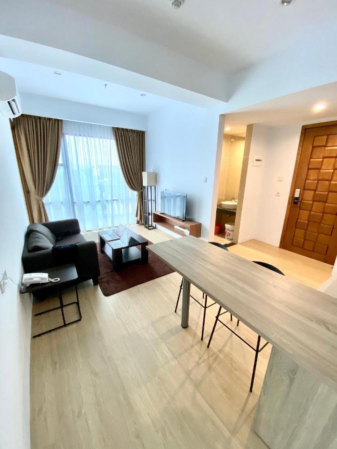 The Wahid Private Residences / Mike's * Medan