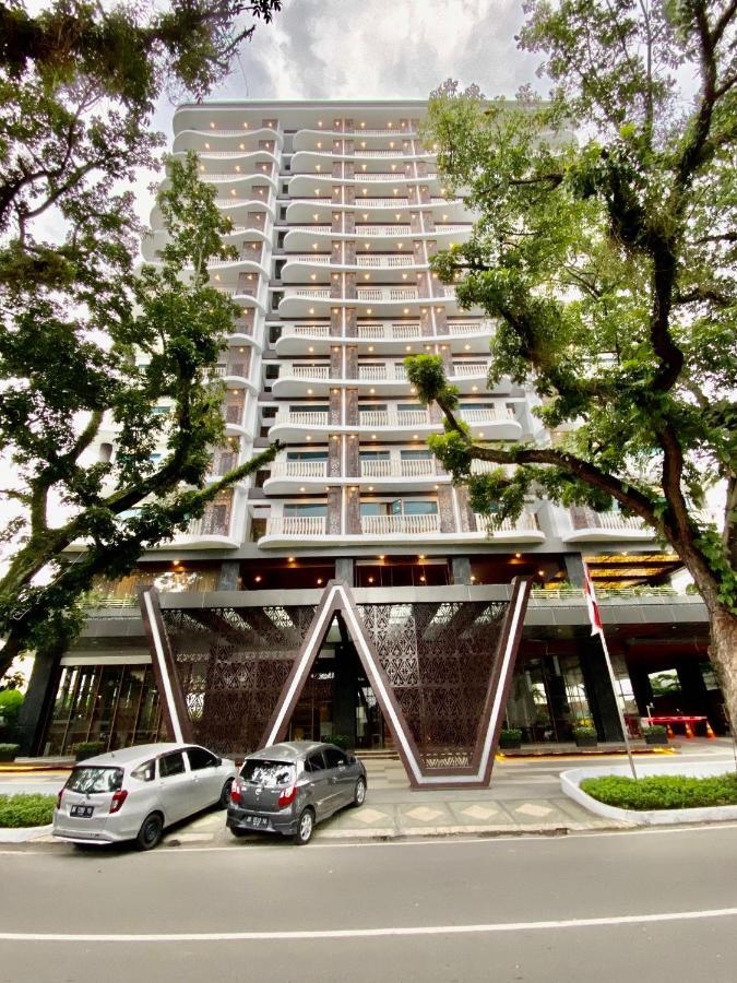 The Wahid Private Residences / Mike's *